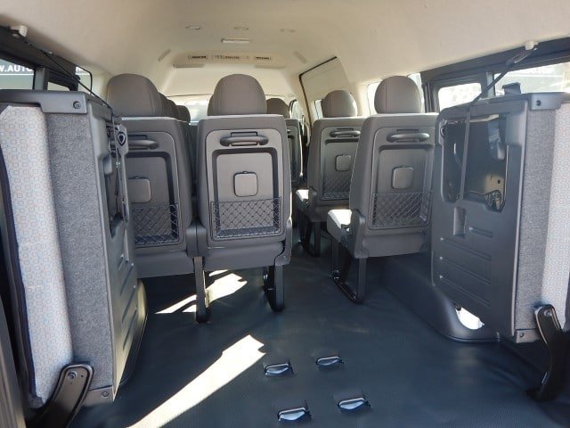 14-SEATER-VAN-RENTAL_ABU_DHABI-TOYOTA-HIACE-HIGH-LUGGAGE