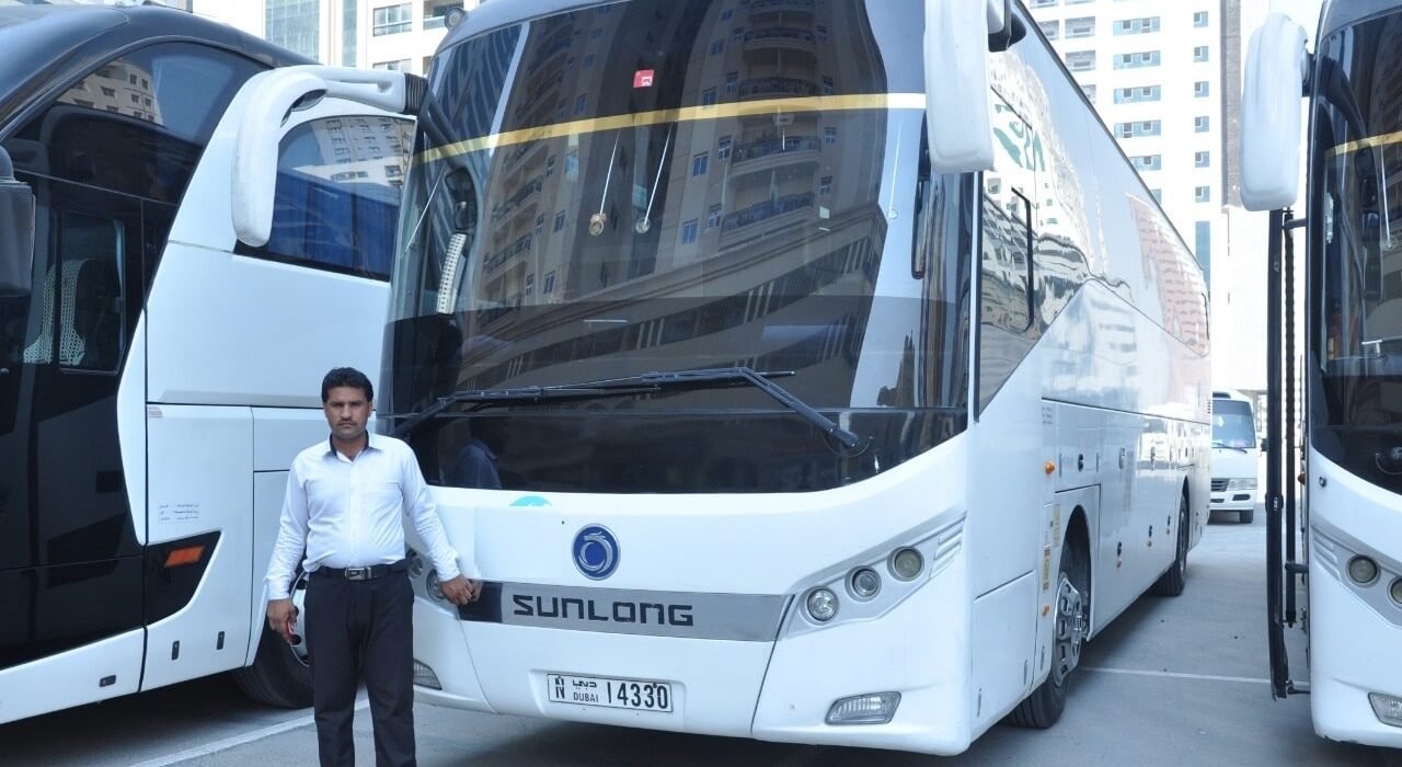 Large-Group-Airport-Shuttle-in-Dubai