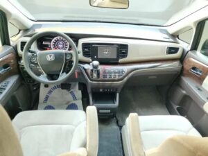 inside-7-seater-Car-Rental-dubai