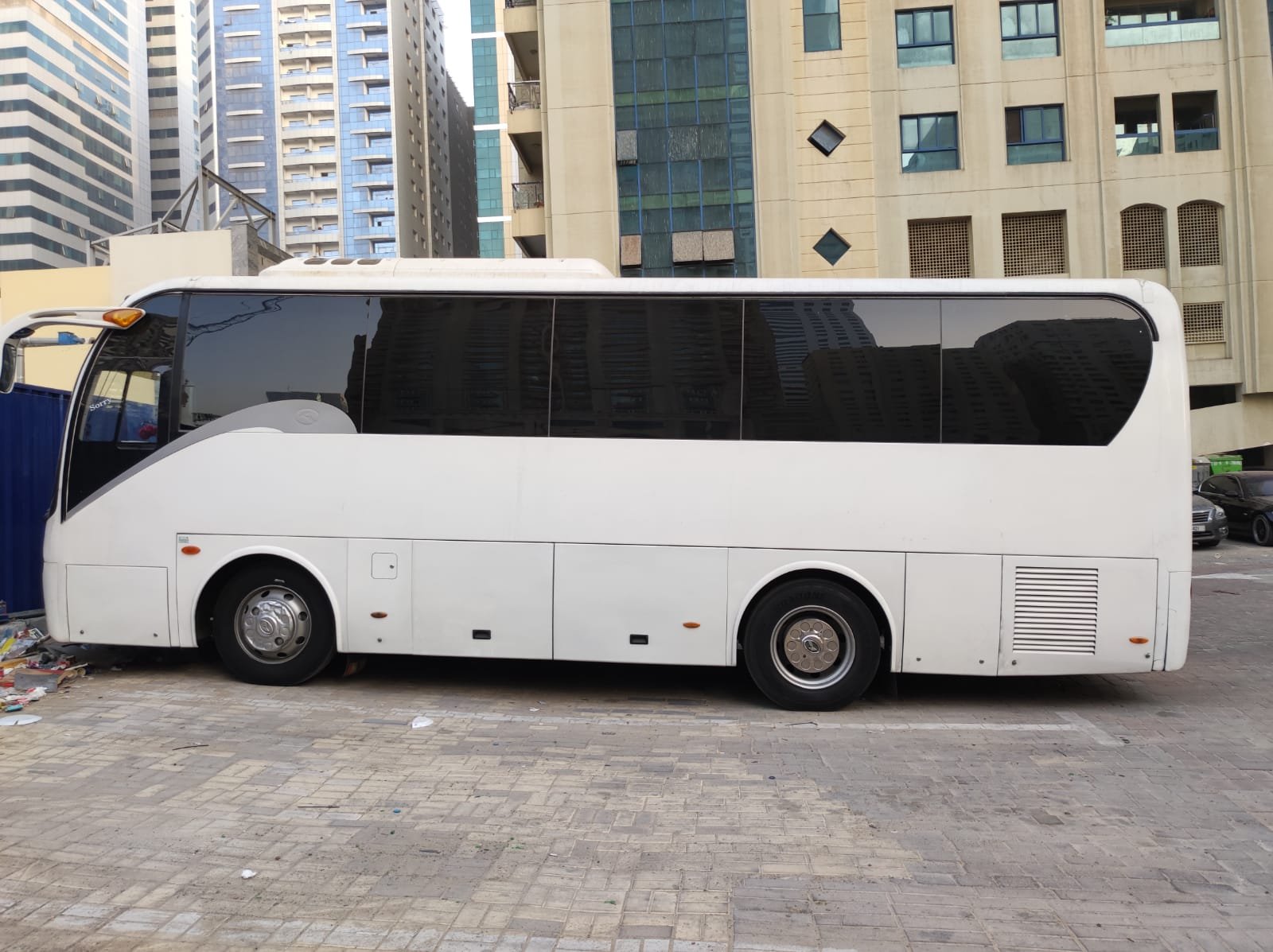 How Much Does It Cost A 35 Seater Luxury Bus In Dubai?